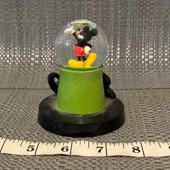 RARE Walt Disney World - Parks EXCLUSIVE Globe - Mickey - Finding Nemo and Dory - Picture 3 of 4